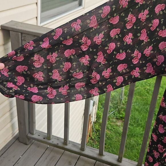 Torrid Black Pink Floral Sheer Blouse NWT Size 3X (22/24) - Picture 3 of 5